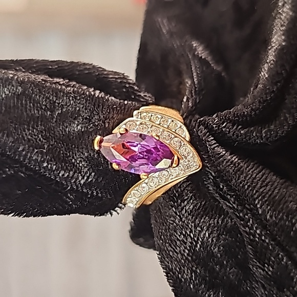 Jewelry - Ladies Ring Size 7